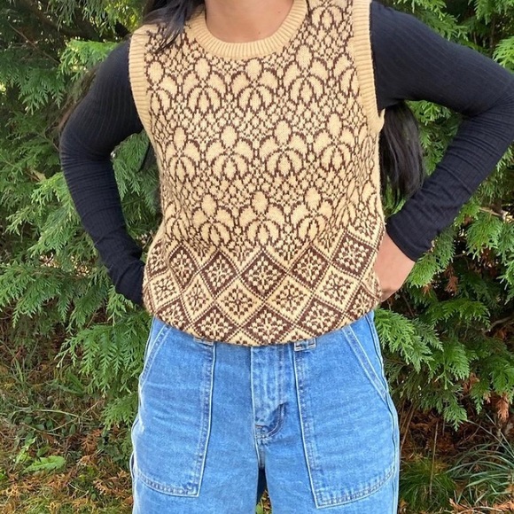 Bayer Beige Sweater Vest - Picture 1 of 3
